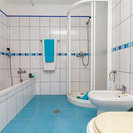 Royal - Piscina Aquecivel E Jacuzzi